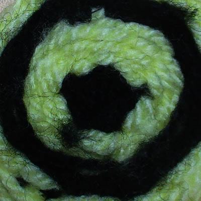 毛糸と紙皿で編んだマンダラ